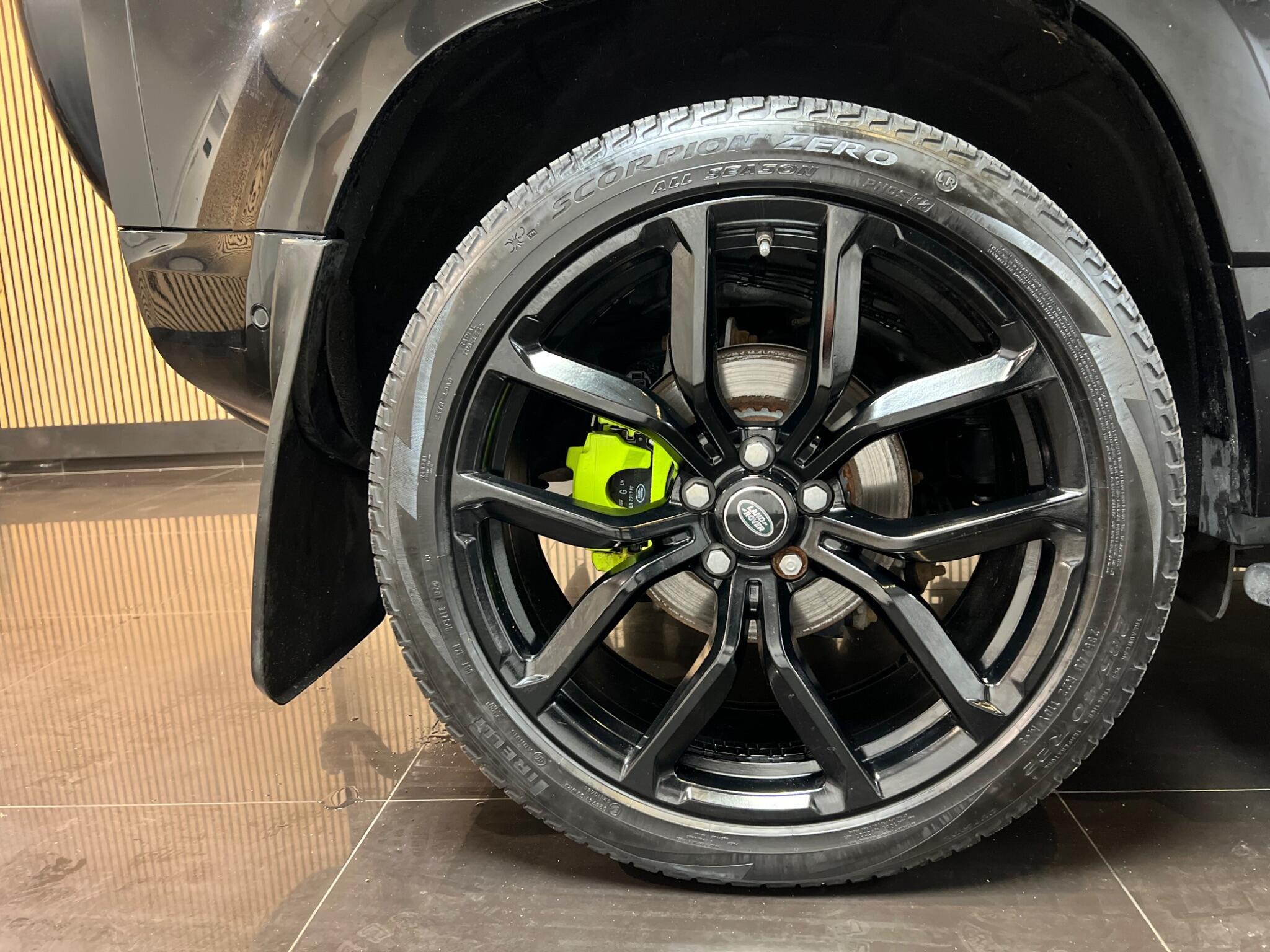 Land Rover Defender 110